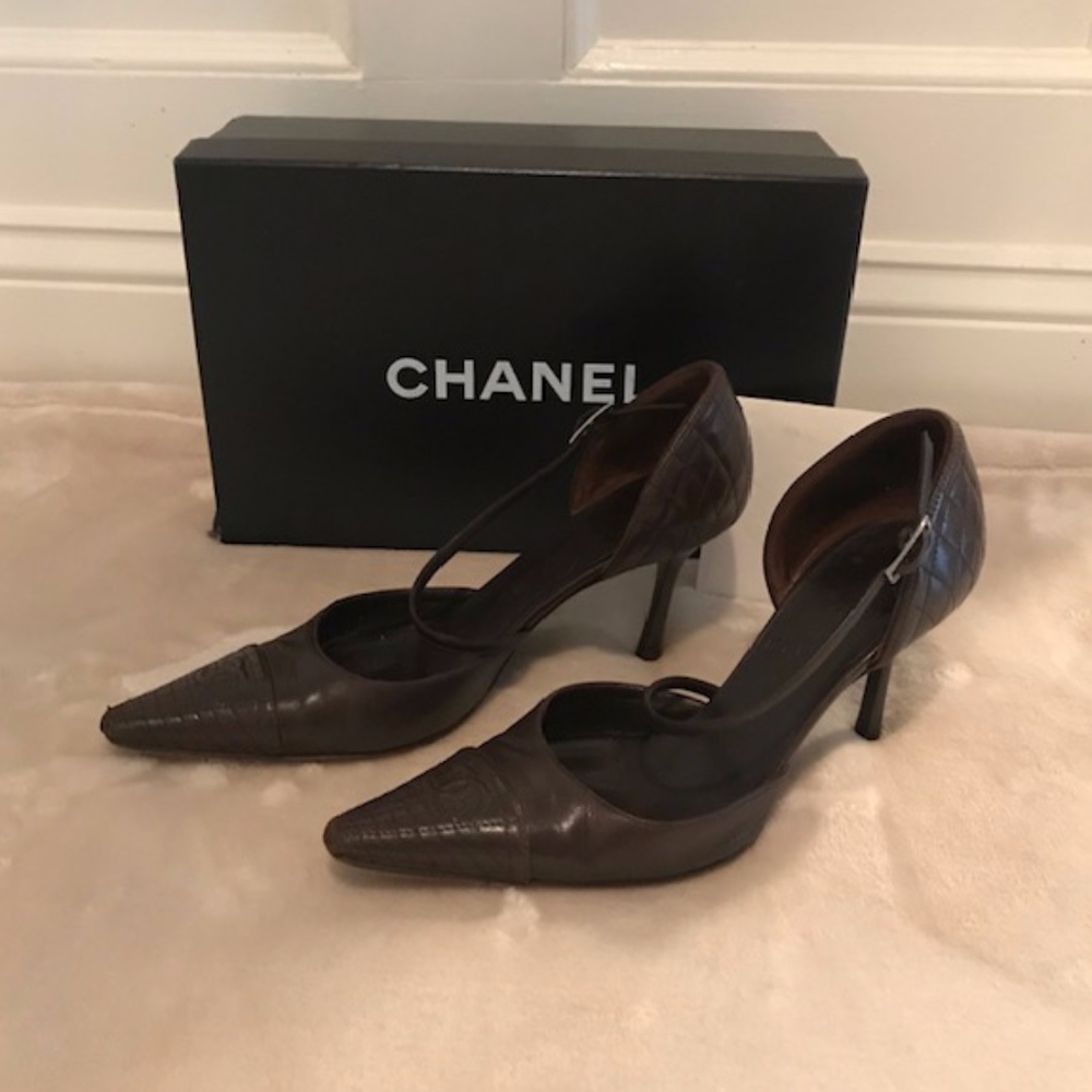 Chanel Dark Brown pump Size 7